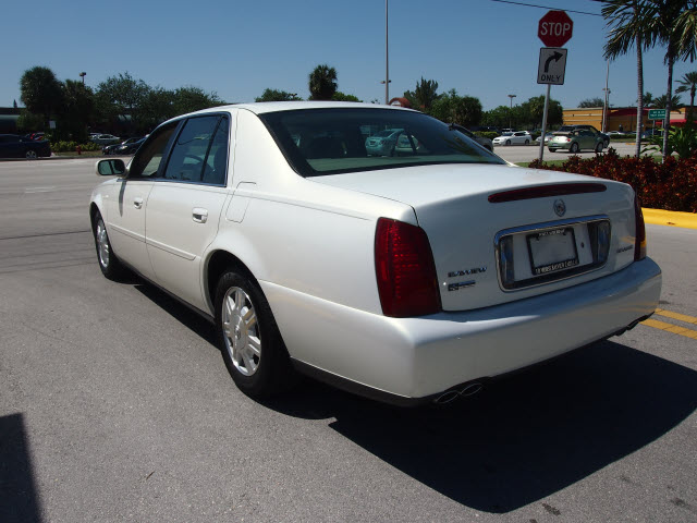 Cadillac Deville 2004 photo 2