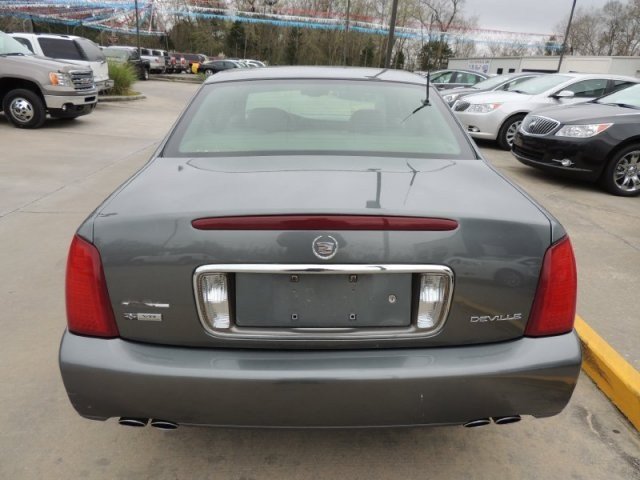 Cadillac Deville 2004 photo 2