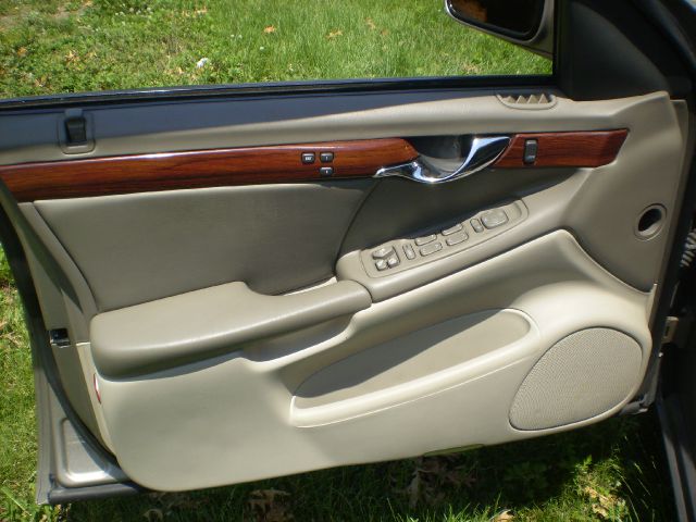 Cadillac Deville 2004 photo 9