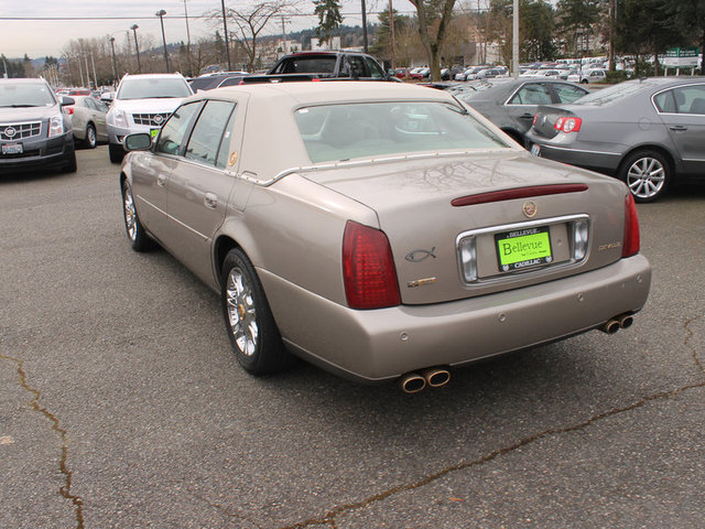 Cadillac Deville 2004 photo 2