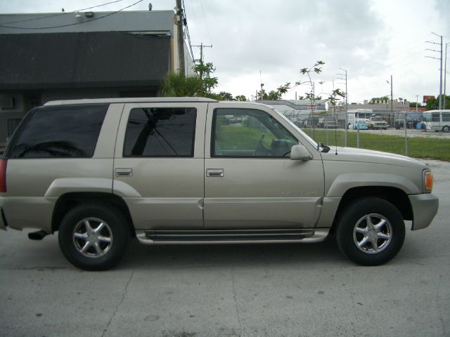 Cadillac Escalade 1999 photo 3