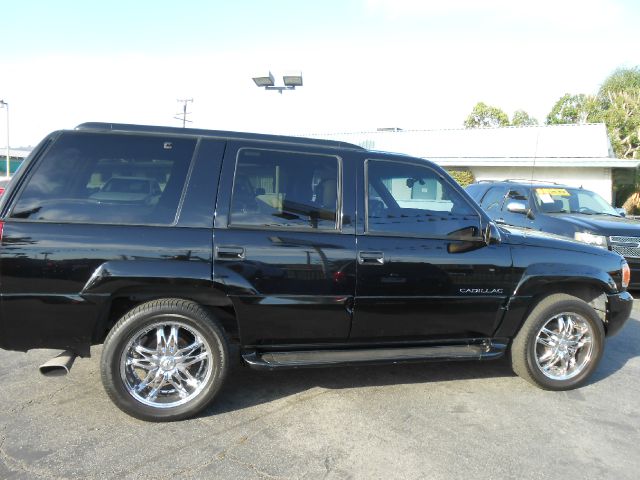 Cadillac Escalade MOON DVD 3rdrow SUV