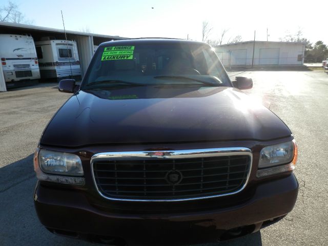 Cadillac Escalade 2000 photo 1