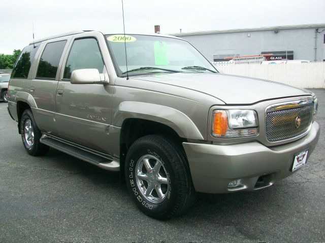 Cadillac Escalade 2000 photo 2