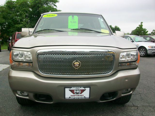 Cadillac Escalade 2000 photo 3