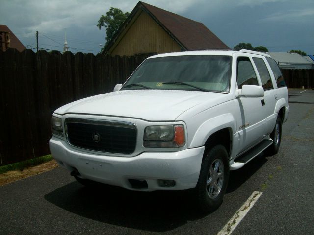 Cadillac Escalade 2000 photo 2