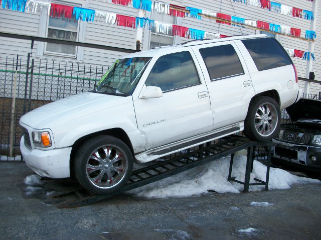 Cadillac Escalade 2000 photo 1