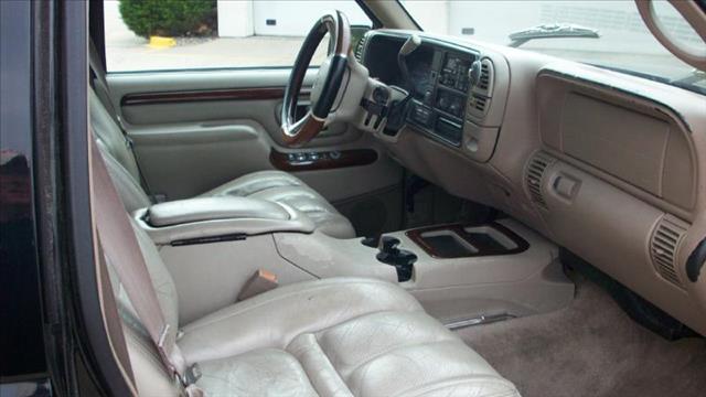 Cadillac Escalade 2000 photo 3