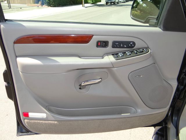 Cadillac Escalade 2003 photo 12