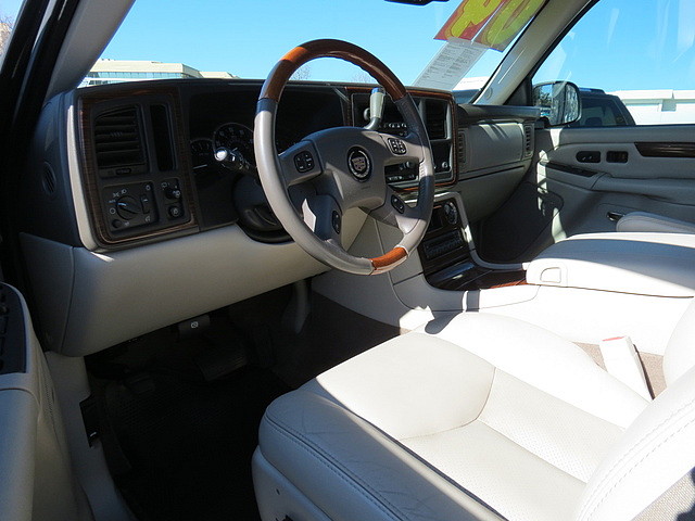 Cadillac Escalade 2004 photo 2