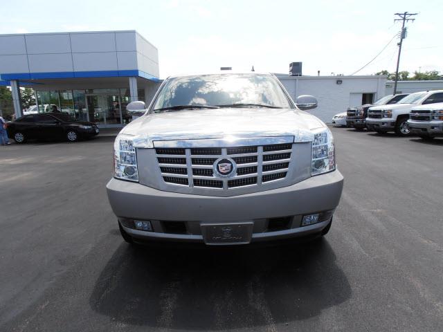 Cadillac Escalade LS Flex Fuel 4x4 This Is One Of Our Best Bargains SUV