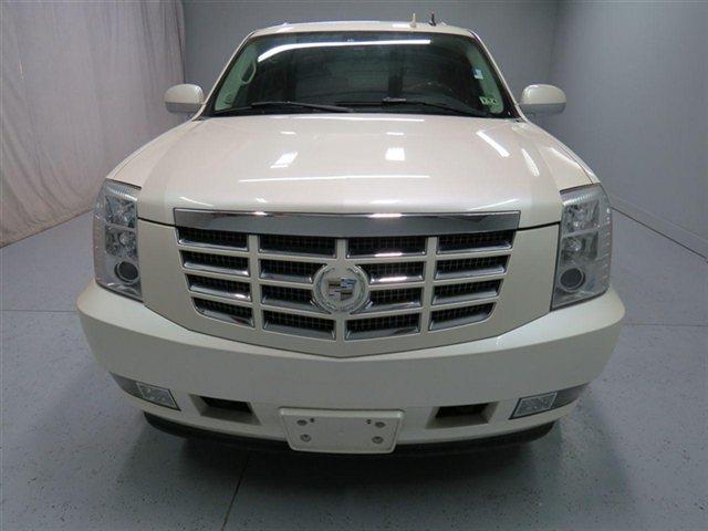 Cadillac Escalade 4WD Crew Cab LE SUV
