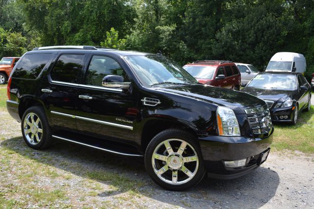 Cadillac Escalade GLS PZEV SUV