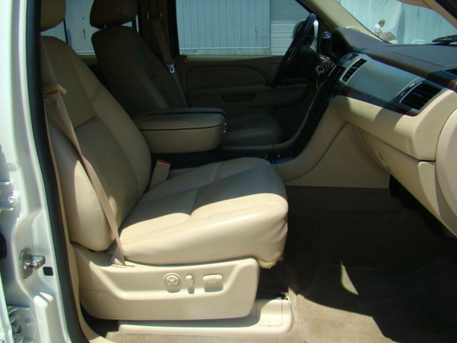 Cadillac Escalade 2010 photo 2