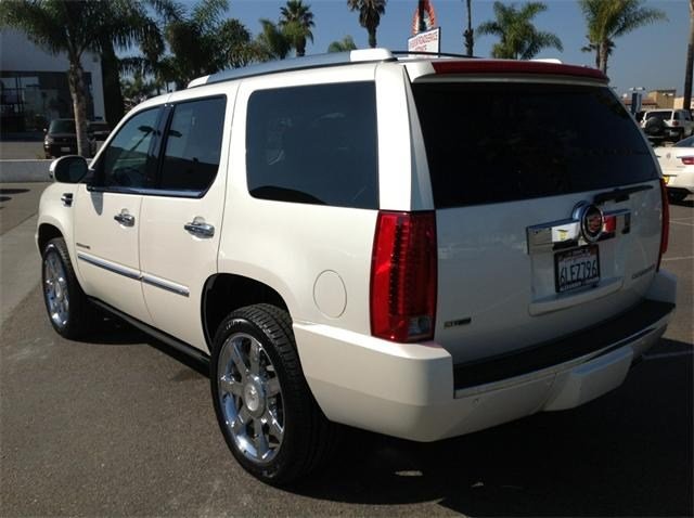 Cadillac Escalade 2010 photo 2