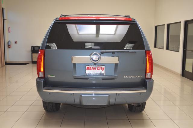 Cadillac Escalade 2010 photo 1