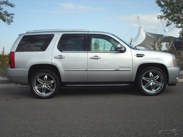 Cadillac Escalade Base Unspecified