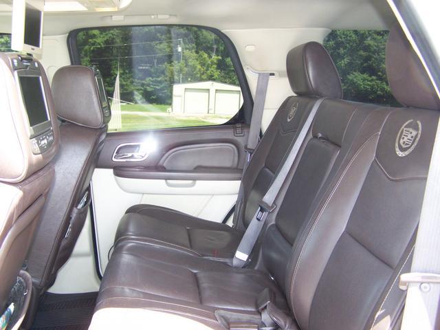 Cadillac Escalade 2011 photo 2