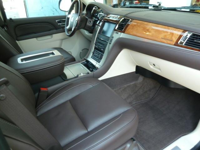 Cadillac Escalade 2010 Hyundai Coupe 2.0T R-spec Sport Utility