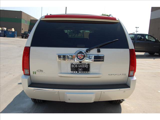 Cadillac Escalade 2011 photo 2