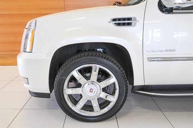 Cadillac Escalade 2013 photo 1
