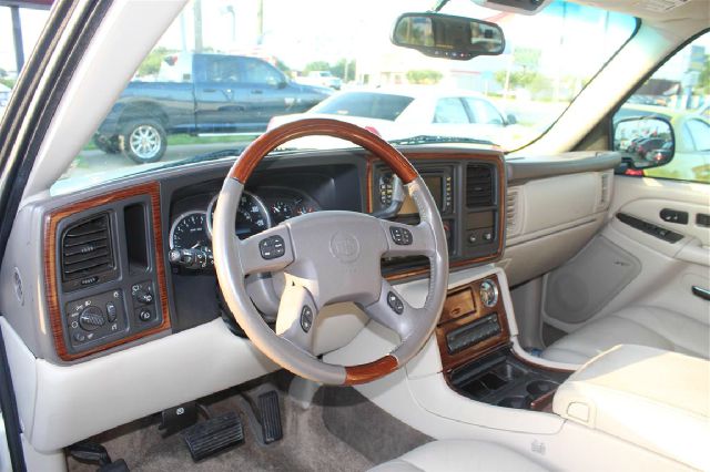 Cadillac Escalade ESV 2003 photo 50