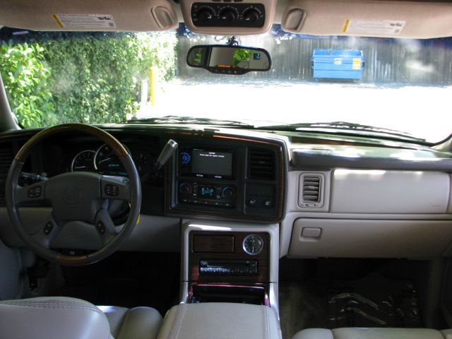 Cadillac Escalade ESV 2003 photo 18
