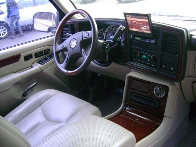 Cadillac Escalade ESV 2004 photo 2