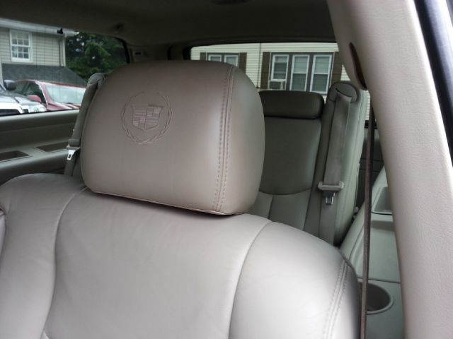 Cadillac Escalade ESV 2004 photo 1