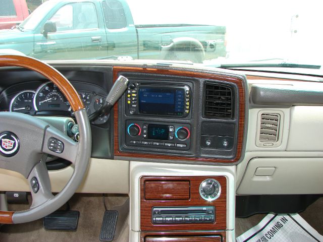 Cadillac Escalade ESV 2004 photo 0