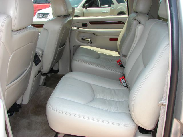 Cadillac Escalade ESV 2004 photo 1