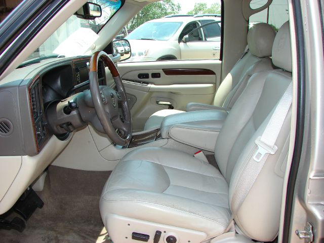 Cadillac Escalade ESV 2004 photo 2