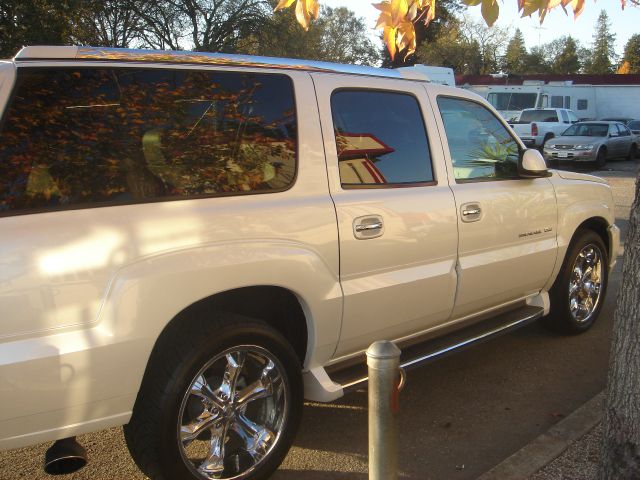 Cadillac Escalade ESV 2004 photo 1