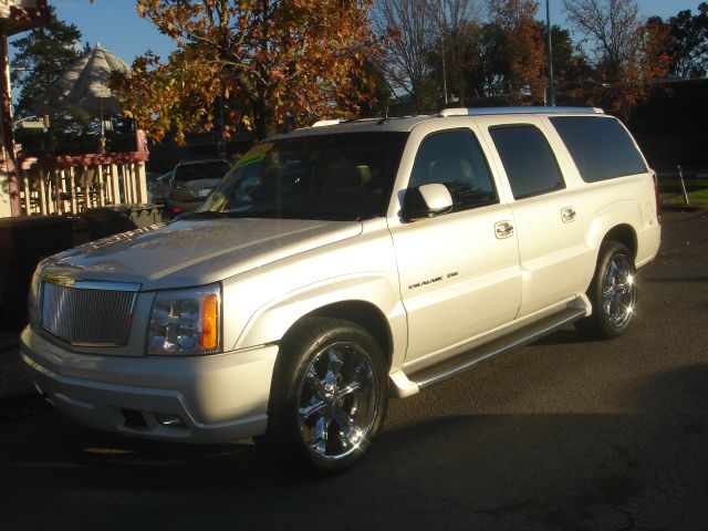 Cadillac Escalade ESV 2004 photo 2