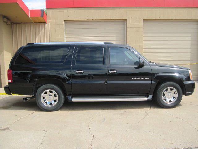 Cadillac Escalade ESV 2004 photo 1