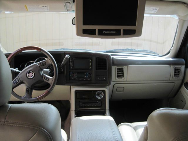 Cadillac Escalade ESV 2004 photo 2