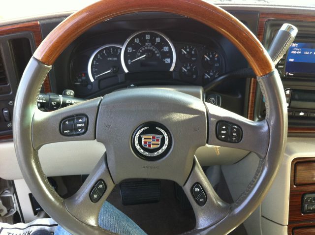 Cadillac Escalade ESV 2004 photo 2