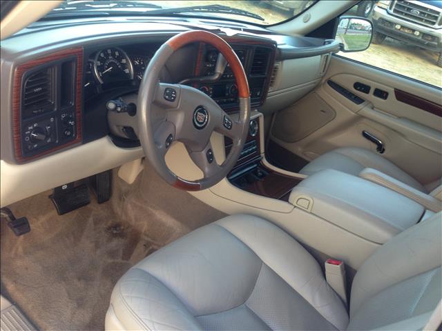 Cadillac Escalade ESV 2004 photo 3
