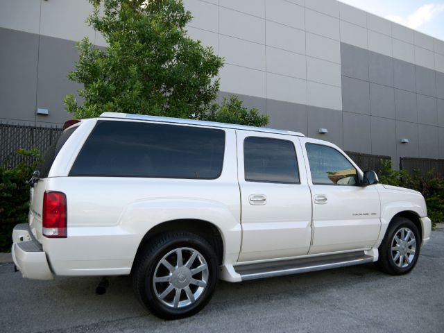 Cadillac Escalade ESV 323ci SUV