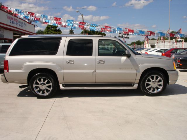 Cadillac Escalade ESV 323ci SUV