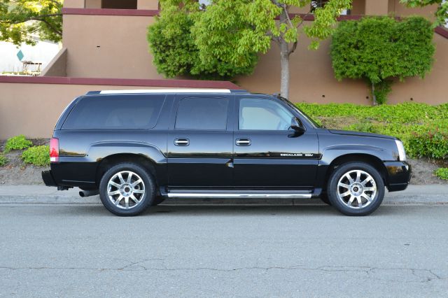 Cadillac Escalade ESV 323ci SUV