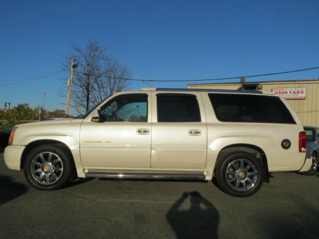 Cadillac Escalade ESV 2005 photo 1