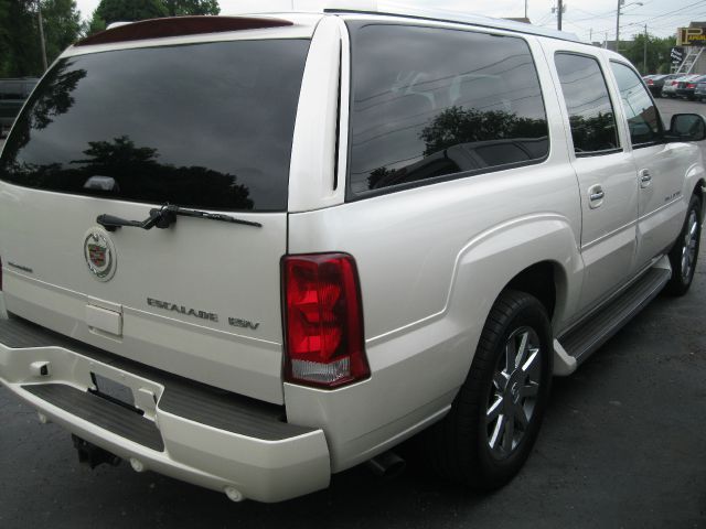 Cadillac Escalade ESV 323ci SUV