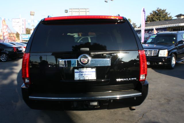 Cadillac Escalade ESV 2008 photo 1