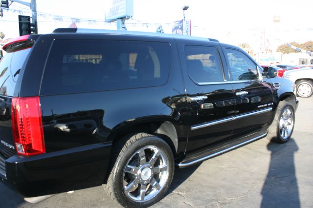 Cadillac Escalade ESV 2008 photo 2