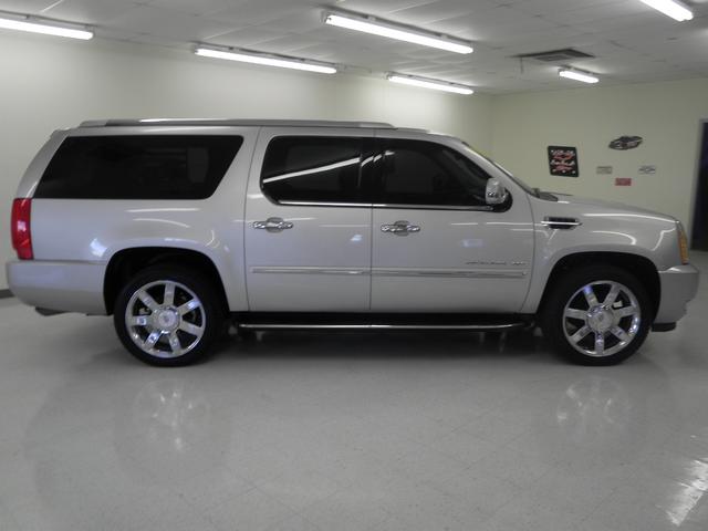 Cadillac Escalade ESV 2010 photo 1