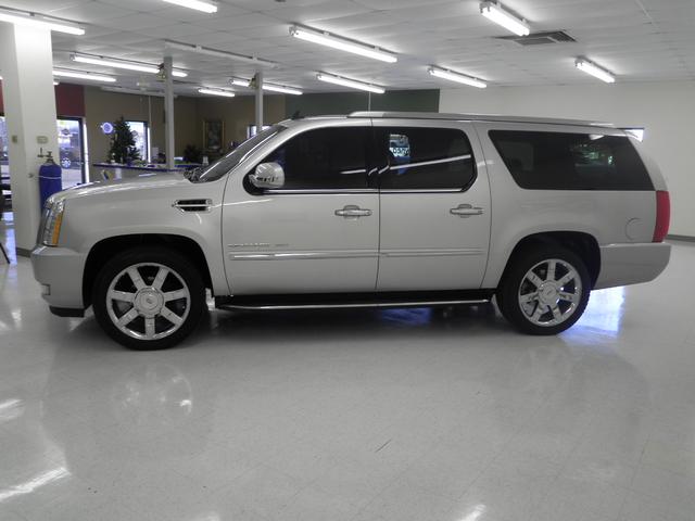 Cadillac Escalade ESV 2010 photo 3