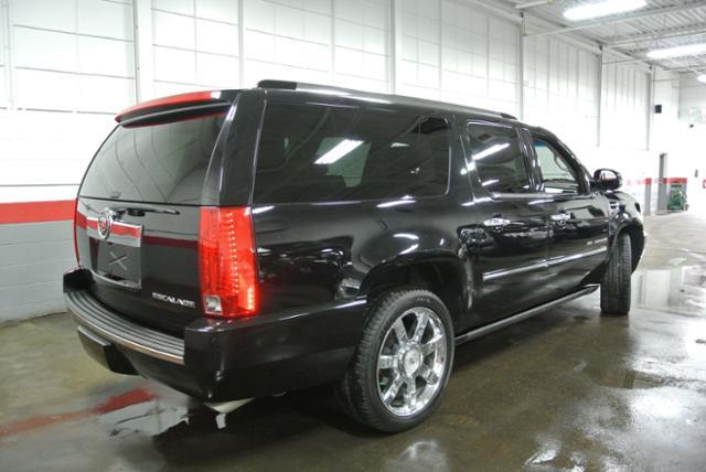 Cadillac Escalade ESV 2010 photo 2