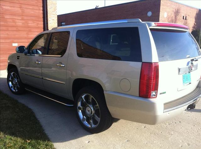 Cadillac Escalade ESV 2010 photo 1