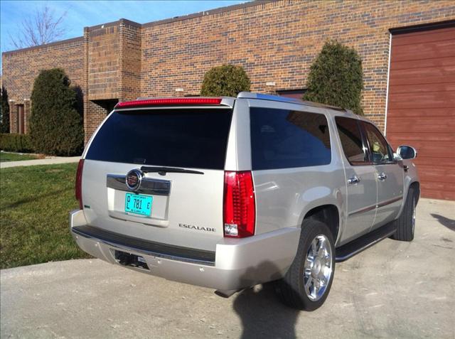 Cadillac Escalade ESV 2010 photo 2
